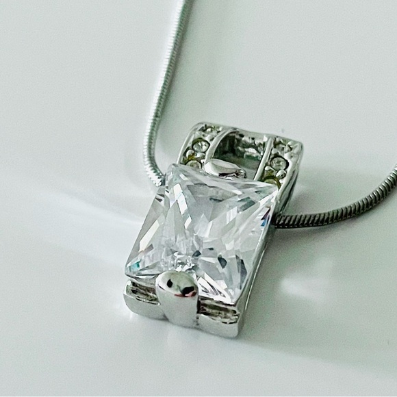 ARTISTRY Limited Edition Austrian Crystal Necklace & Earrings Set | Mid-2000s - Picture 3 of 7